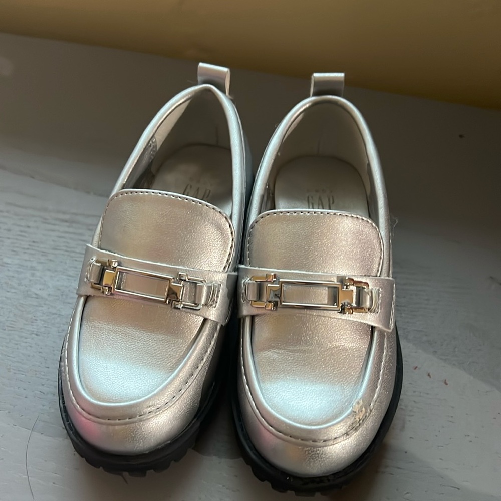 Gap Toddler Size Seven Silver Shoes